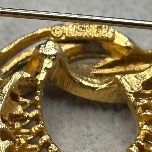 Vintage Lisner Gold-Tone Swirl Brooch Faux Pearls & Intricate Openwork Design - Picture 5 of 6